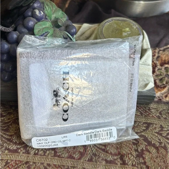 Authentic COACH 1941 Calf leather money clip card case - Picture 6 of 6